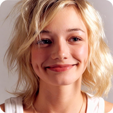 Chica con expresión expectante, utilizada como plantilla para el intercambio de expresiones faciales.