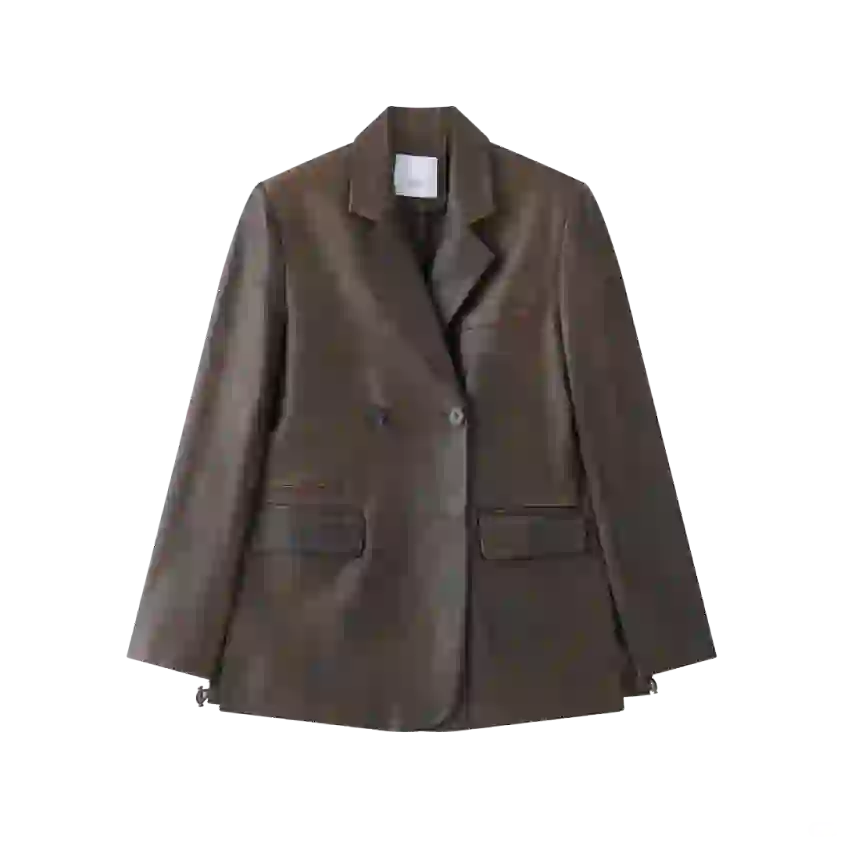 AI kıyafet değişimi için şablon olarak kullanılan kahverengi deri kruvaze ceket.