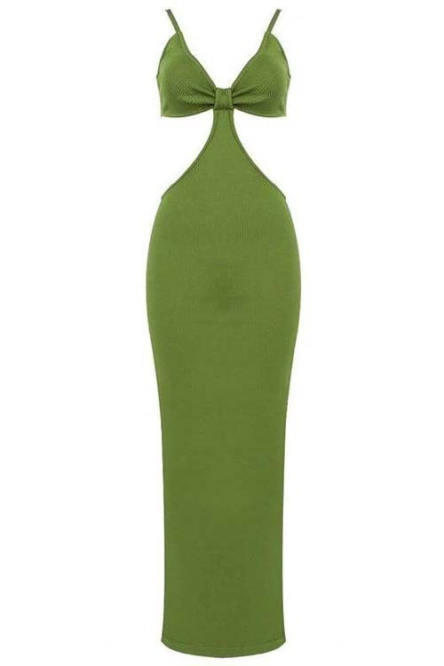 Este es un vestido de cuerpo verde esmeralda, que se usa para mostrar cómo el intercambio de ropa AI puede transformar el aspecto de la modelo.